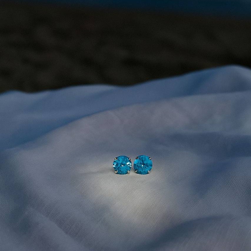 Brinco ponto de luz azul